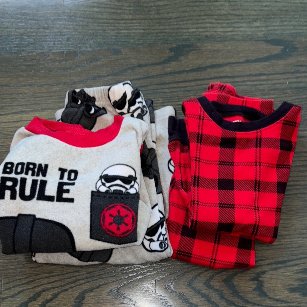 Bundle of 2 pairs of pajamas boys size 3T
